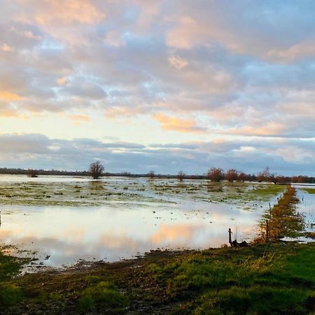 Chambre De Jeanne - Le Refuge Des Parachutistes - En Bordure Du Marais Neuville-au-Plain エクステリア 写真
